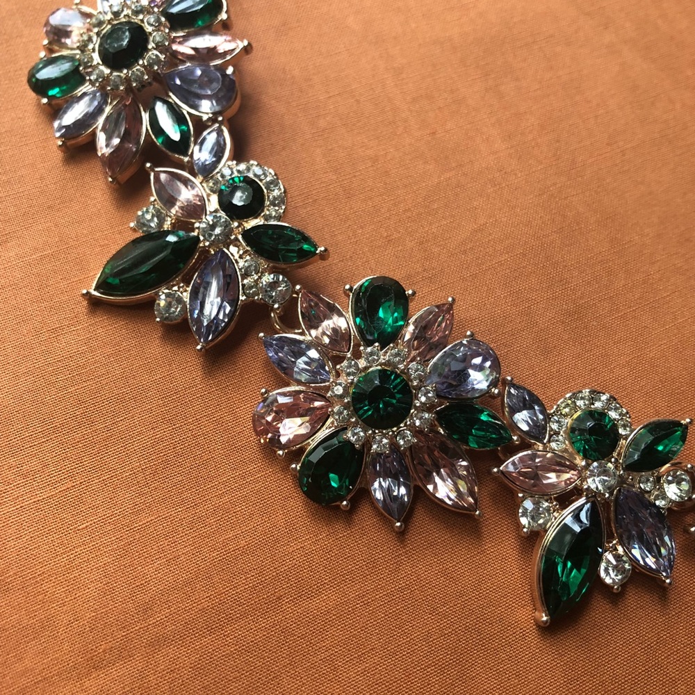 Green jewel statement necklace
